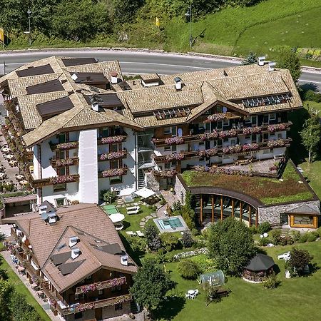 Hotel Gran Paradis Campitello di Fassa Bagian luar foto