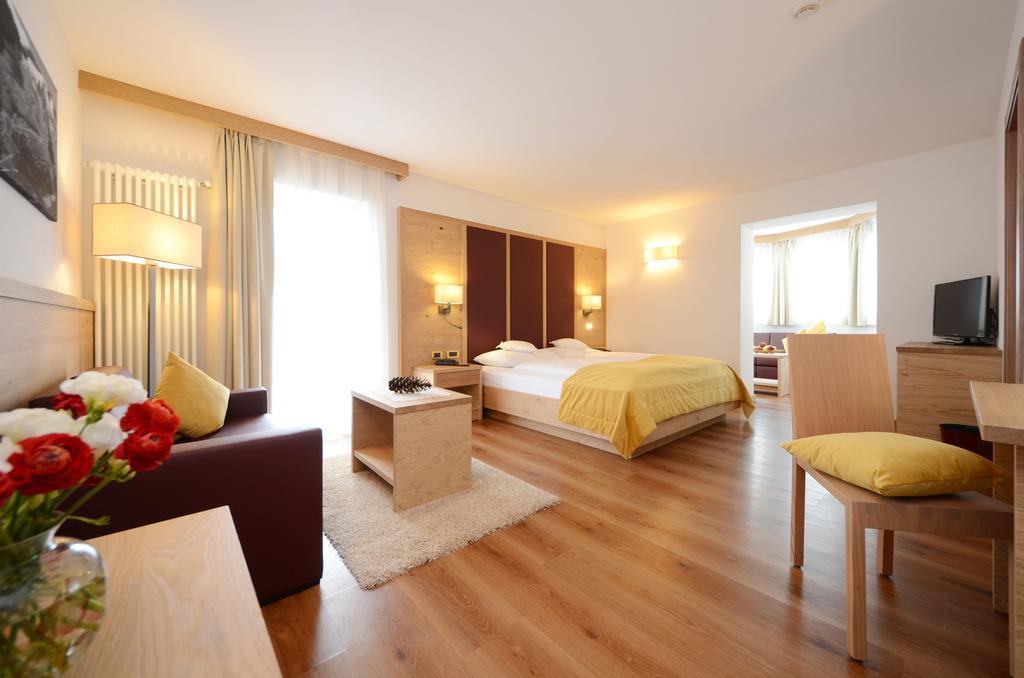 Hotel Gran Paradis Campitello di Fassa Bagian luar foto