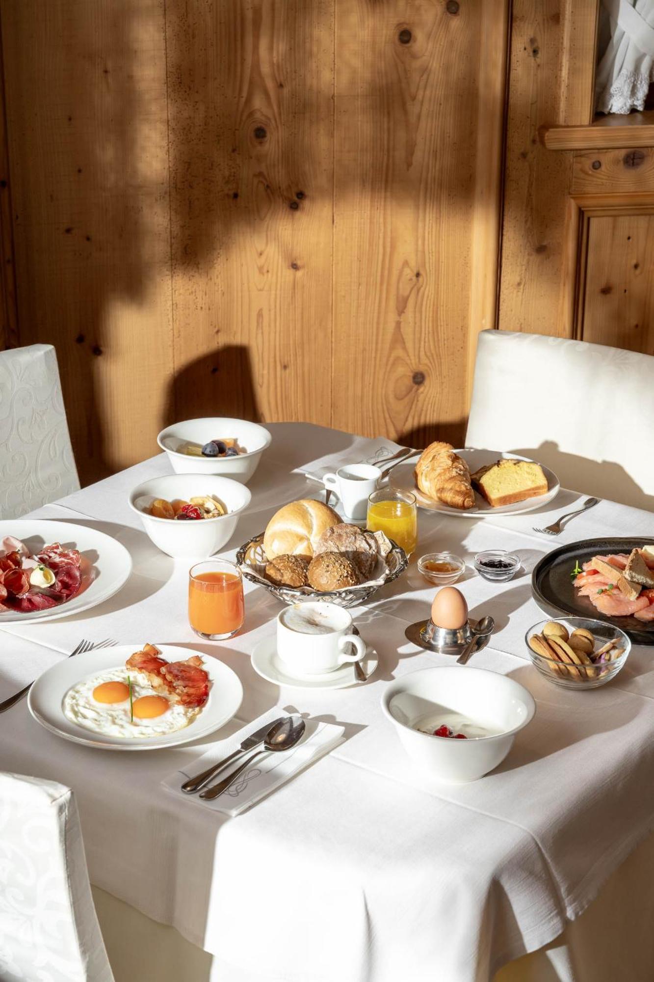 Hotel Gran Paradis Campitello di Fassa Bagian luar foto