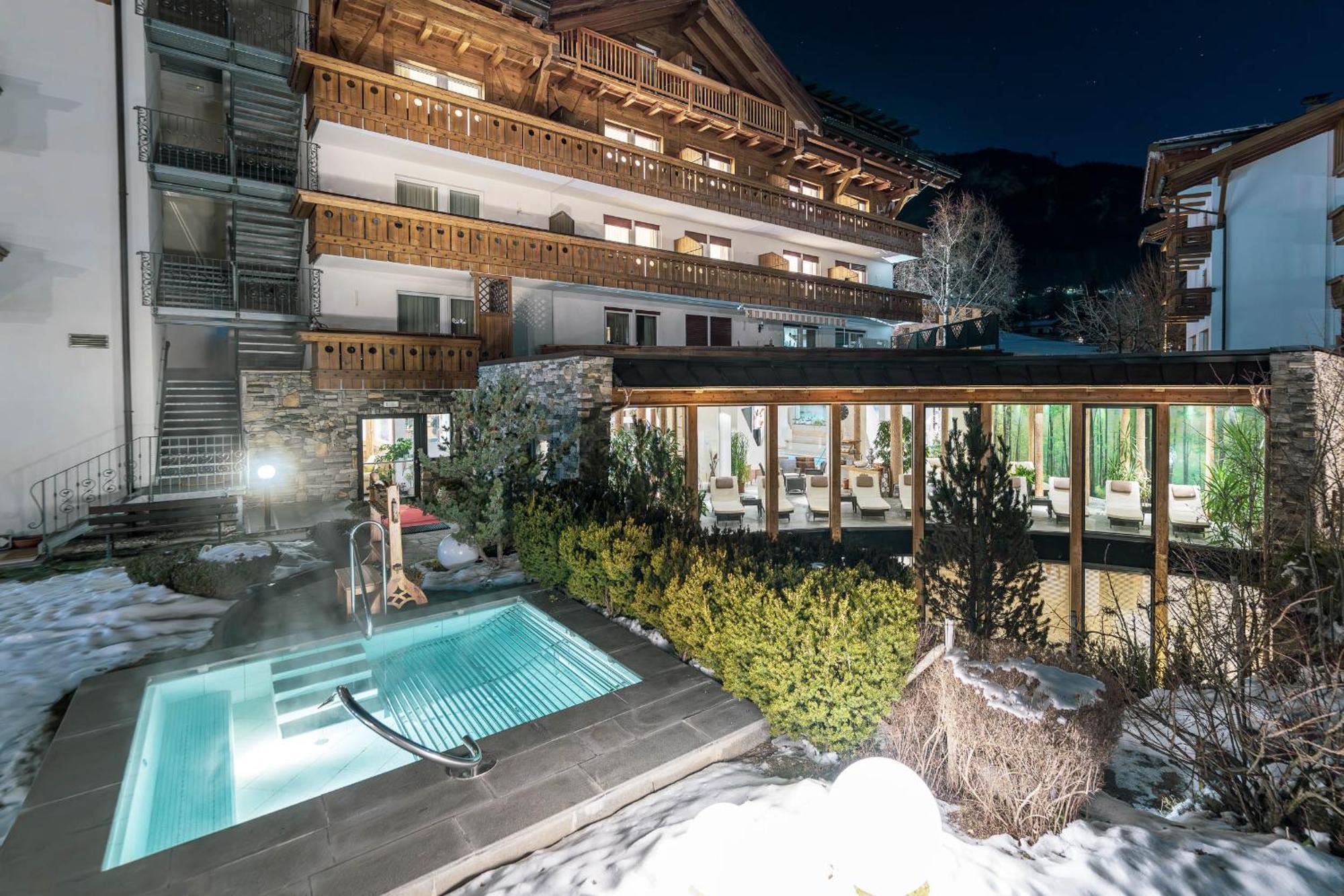 Hotel Gran Paradis Campitello di Fassa Bagian luar foto