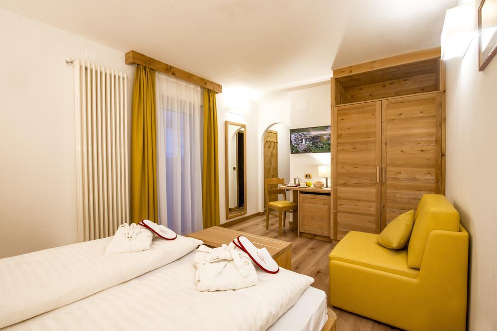 Hotel Gran Paradis Campitello di Fassa Bagian luar foto