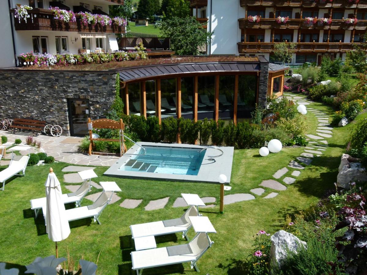 Hotel Gran Paradis Campitello di Fassa Bagian luar foto